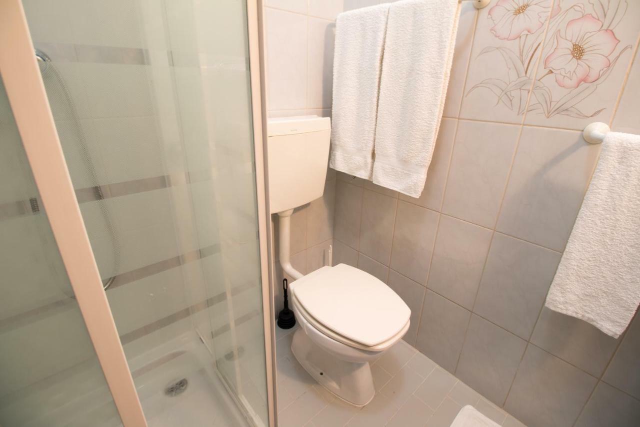 Perfect Loc 3 Bedroom/2bth Apartment *