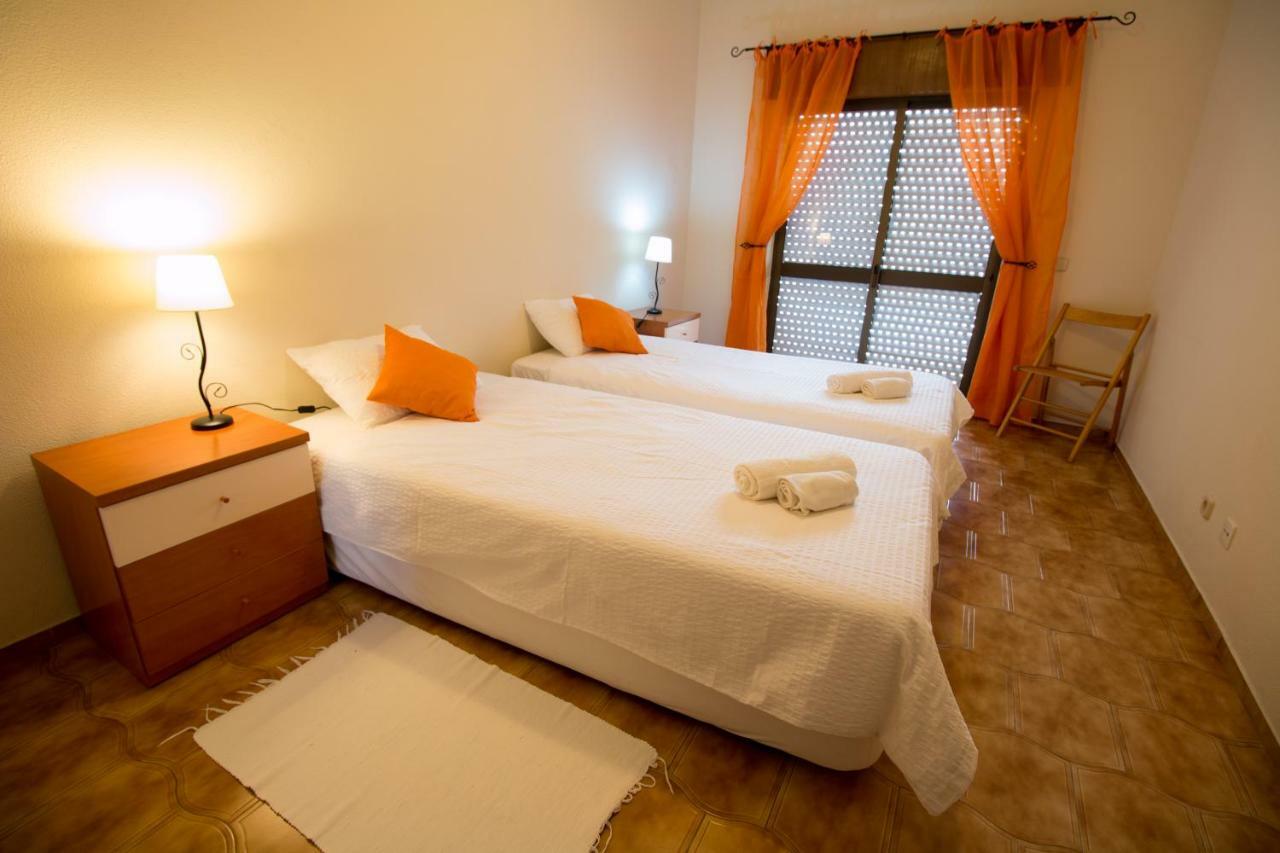 Apartment Perfect Loc 3 Bedroom/2bth *